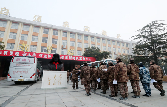 蚌埠汽车士官学校子弟兵无偿献血暖寒冬05